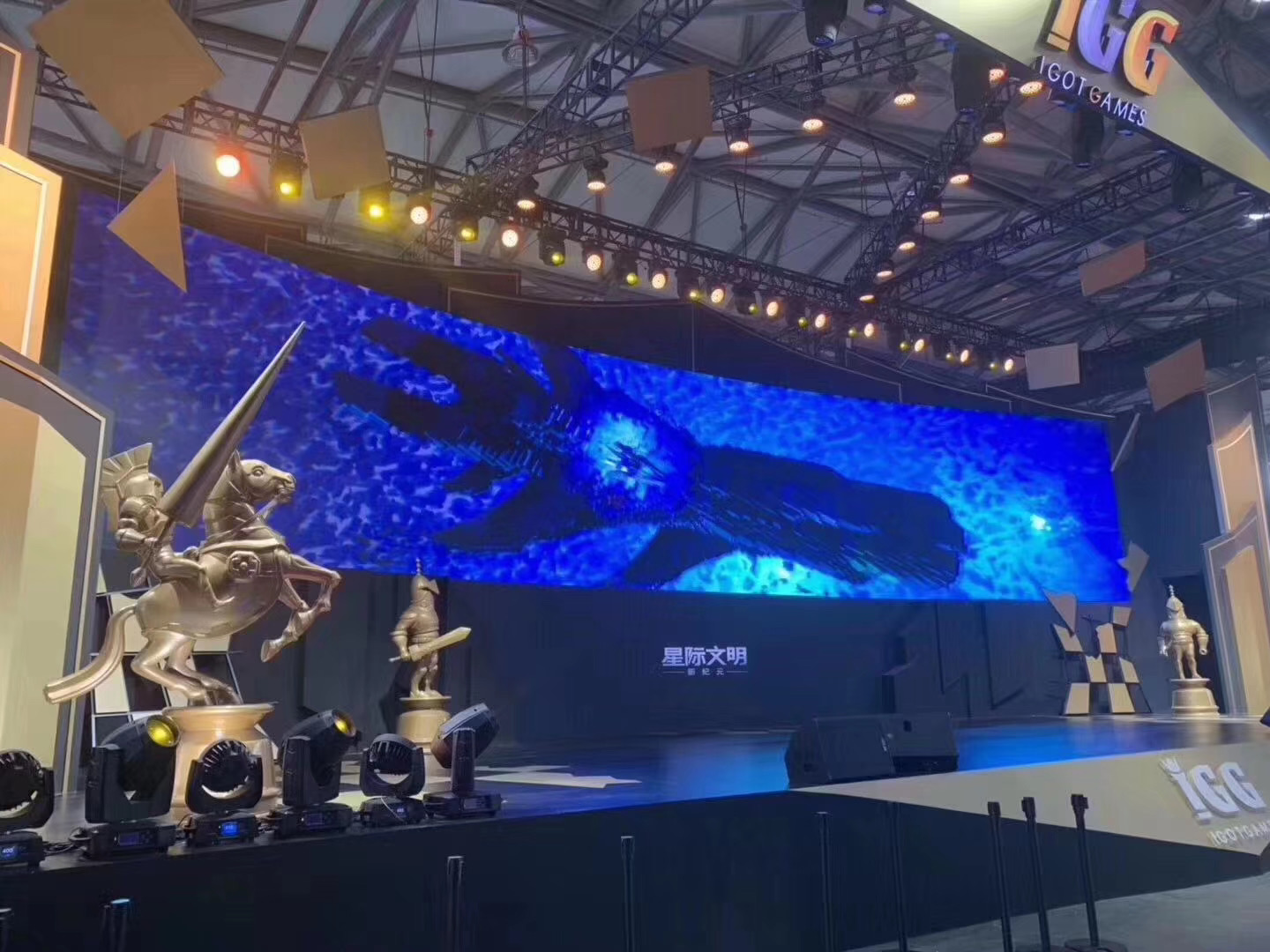 玻璃鋼馬雕塑.jpg